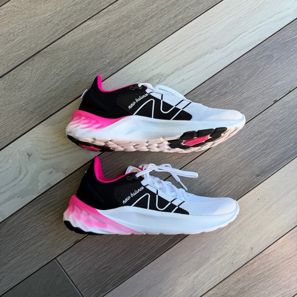 New Balance Running Fresh Foam Roav Women’s sneakers in white/pink - Picture 3 of 8